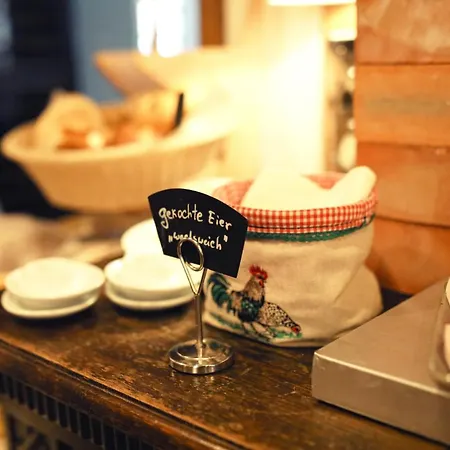 Zum Kreuz 2* 스테튼암카튼마크트