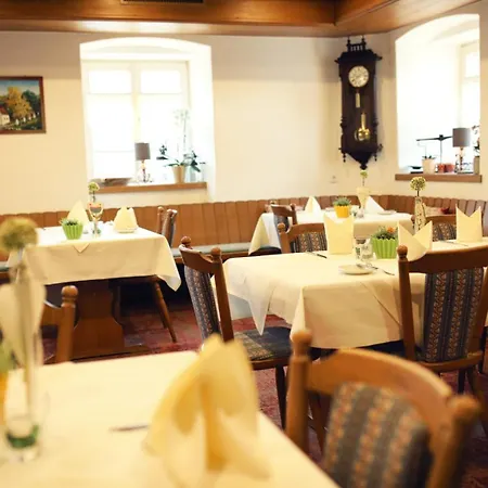 Zum Kreuz 2* 스테튼암카튼마크트